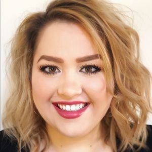 Meet your Posher, Salena